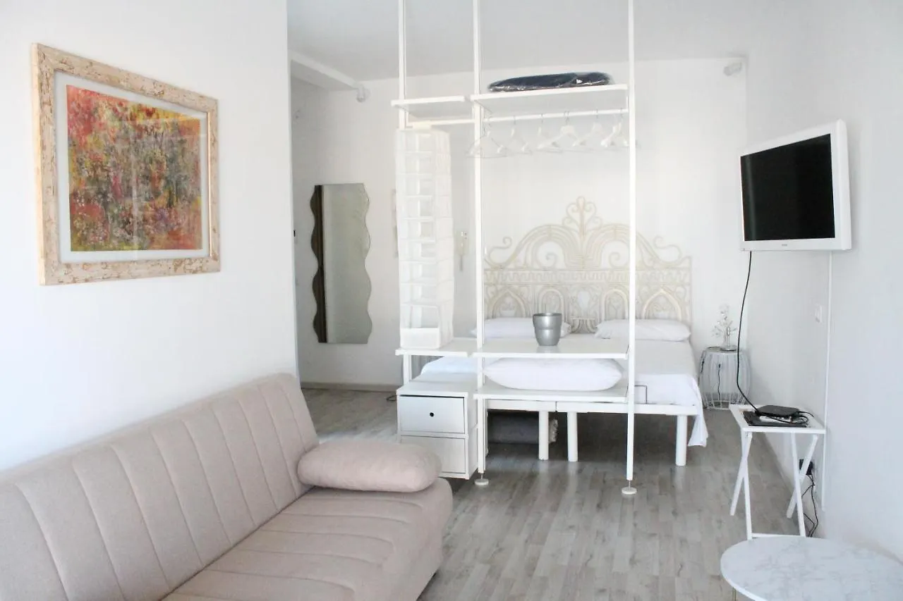 Apartment Dallalbaltramonto Lecce Italy